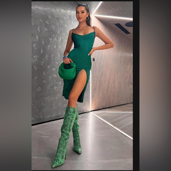 Fashion Nova Annika satin midi dress in hunter green - women’s size medium - Picture 3 of 4